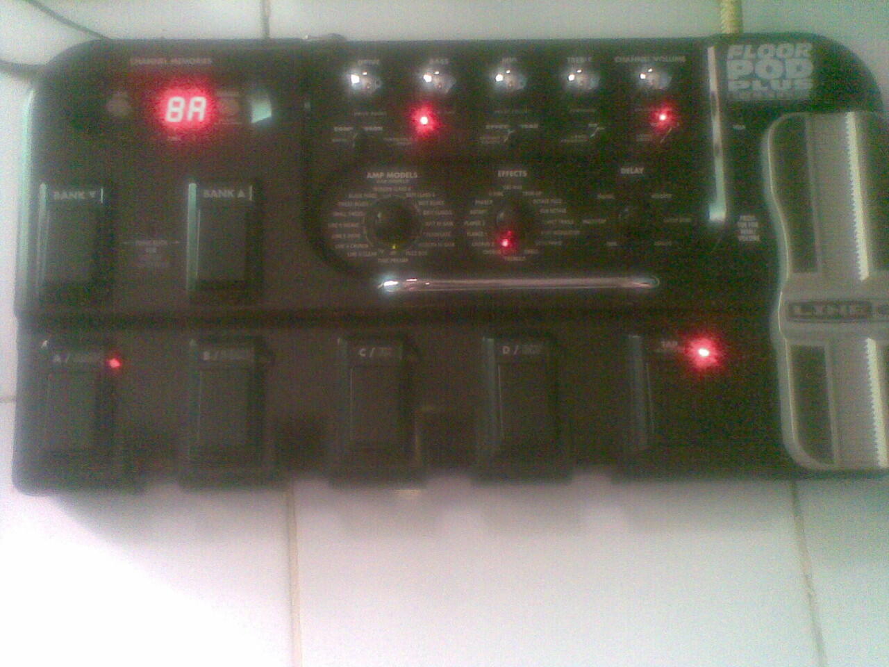 Efek Gitar Floor POD Plus Line 6 (kondisi 99% seperti baru) - jual cepat