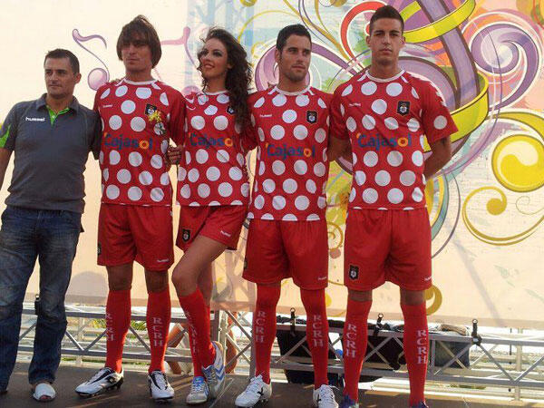 &#91;ngakak&#93; Recreativo Huelva Rilis Jersey terbaru ala polkadot!!
