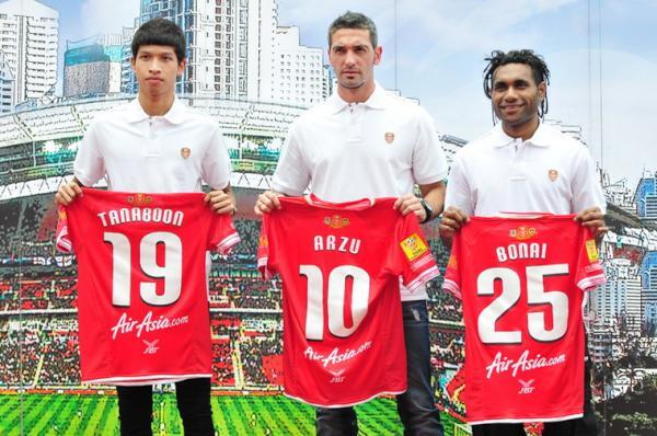 Tibo (Titus Bonai) dikontrak salah 1 klub top thailand gan!