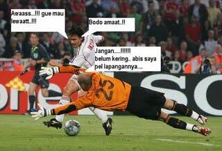 &#91;Pict&#93;Kecelakaan di lapangan sepak bolaa..