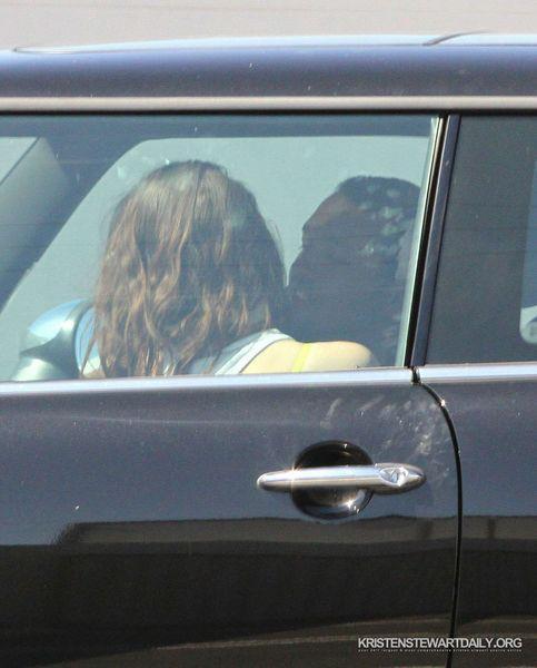 Kristen Stewart Cheating Full Pics