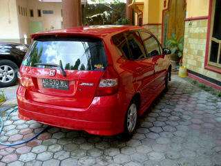 Jual Jazz I-dsi matic 2004 Merah Mulus