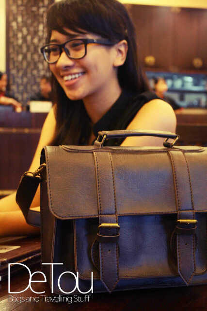 DeTou Re-Stock Unisex Postman Bag ( Weekender Urban Style )