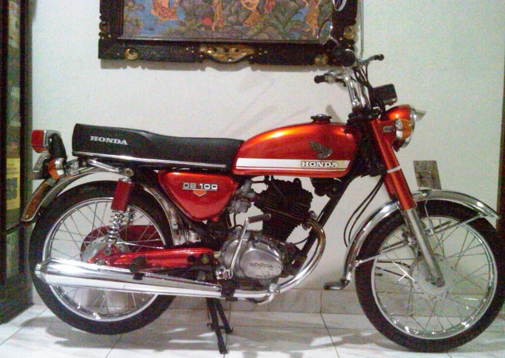 jual motor  Honda CB  100  1974 mulus terawat siap pakai 