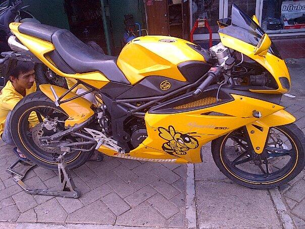 JUAL SANTAI MINERVA YELLOW 250R 2009