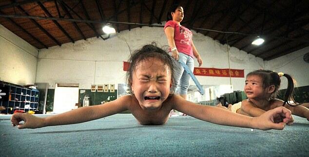 Kerasnya Latihan Para Calon Atlet Cilik China