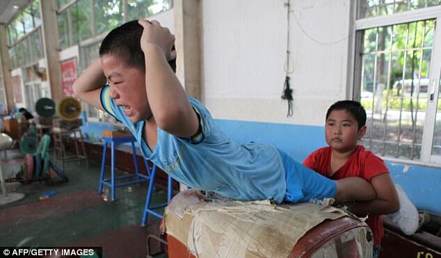 Kerasnya Latihan Para Calon Atlet Cilik China