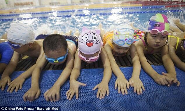 Kerasnya Latihan Para Calon Atlet Cilik China