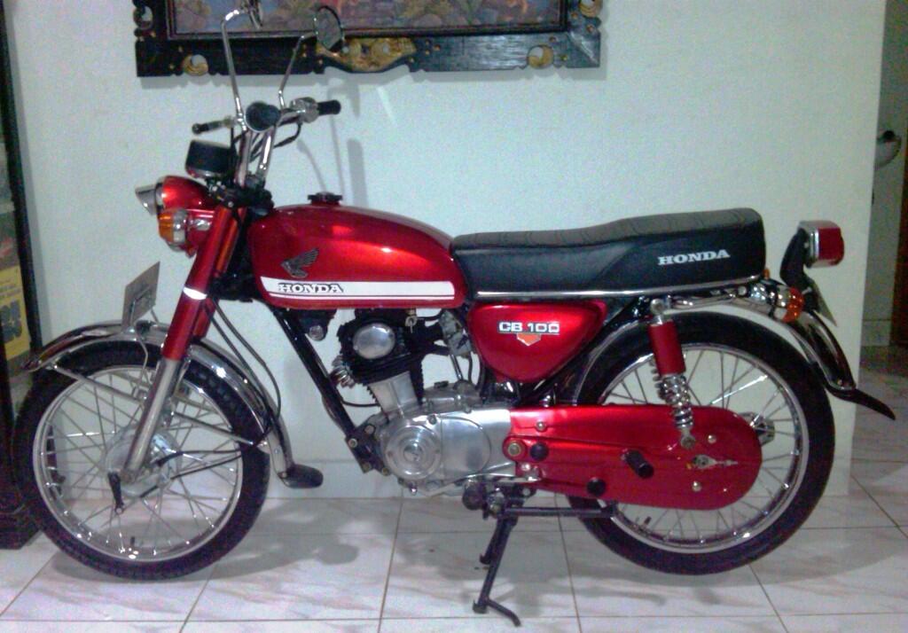 jual motor  Honda CB  100  1974 mulus terawat siap pakai 