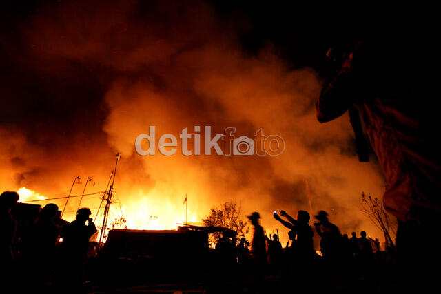 Usai Buka Puasa, Ratusan Rumah di Benhil Terbakar