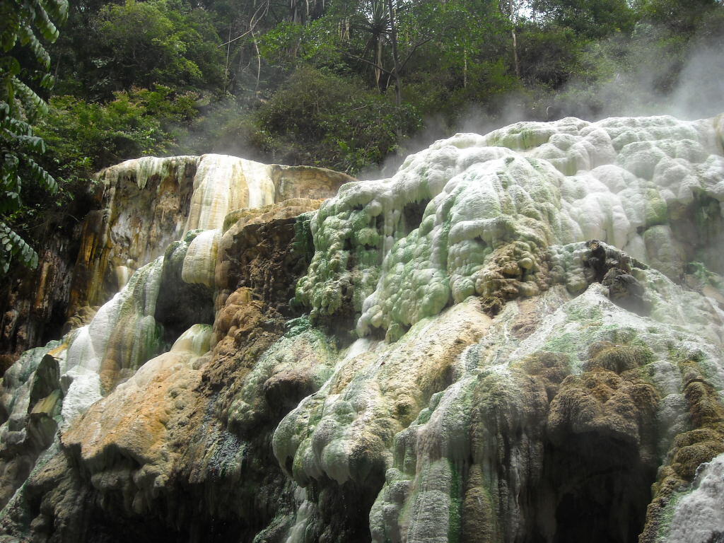 Tinggiraja, Kecantikan Bukit Geothermal di Pedalaman Hutan Sumatera Utara