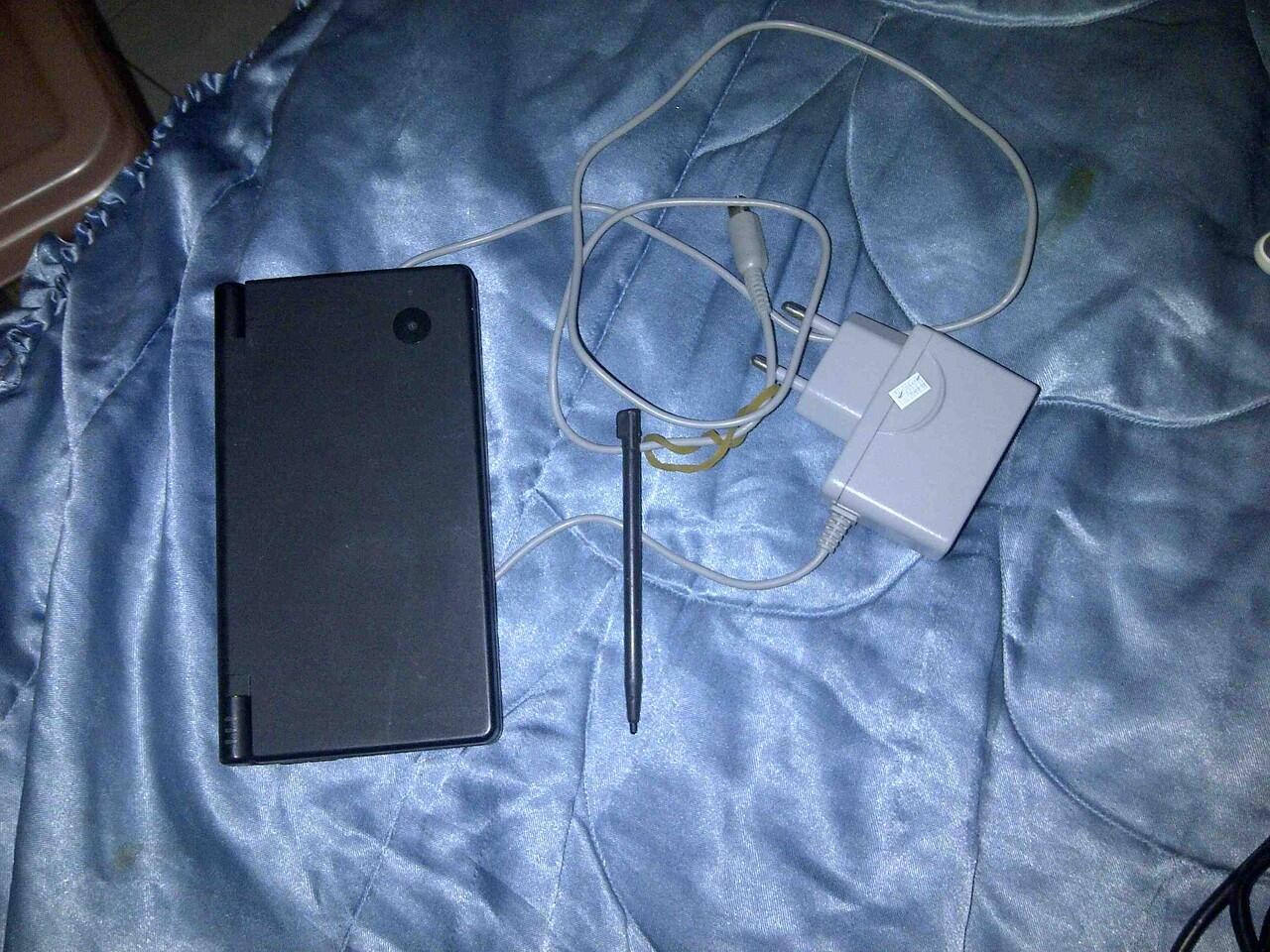 jual nintendo DSi with camera warna hitam black