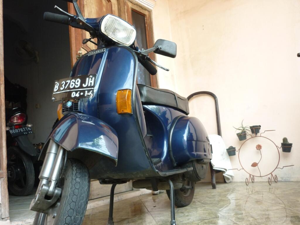 Jual Motor Piaggio Vespa Px 150 Tahun 1994 Warna Biru Dongker