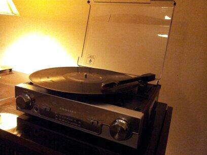 TURNTABLE PIRINGAN HITAM & RADIO TUNER USA