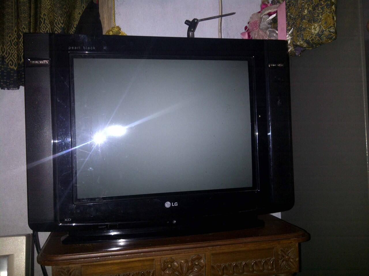 TV LG FLAT 21 INCH