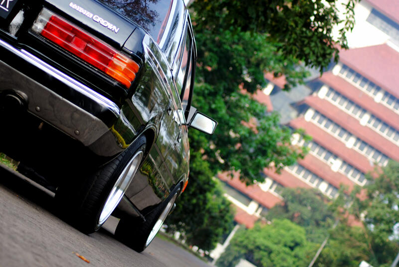 Toyota Crown Deluxe 81 Full Modification