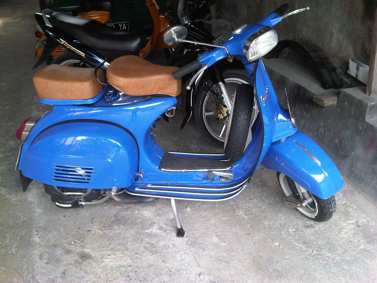 Gambar Motor Vespa Warna Biru | Galeriotto