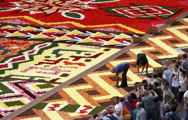 Karpet Raksasa dari 750 Ribu Bunga Hiasi Ibu Kota Belgia, Keren Gan !!