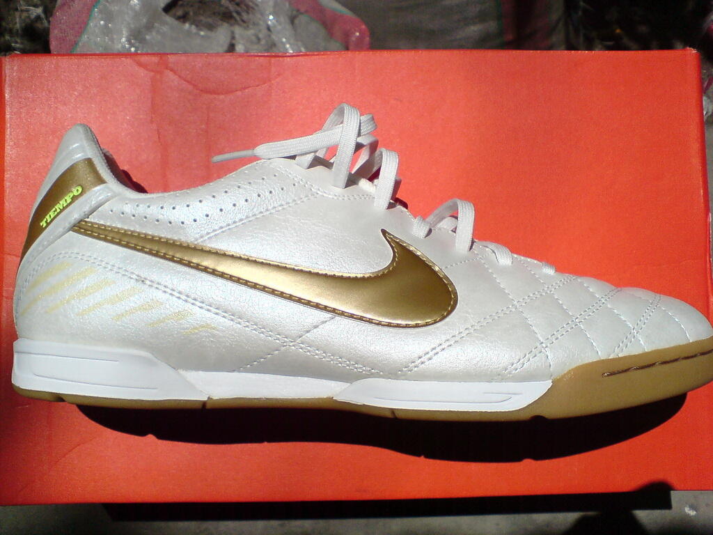 nike tiempo futsal white