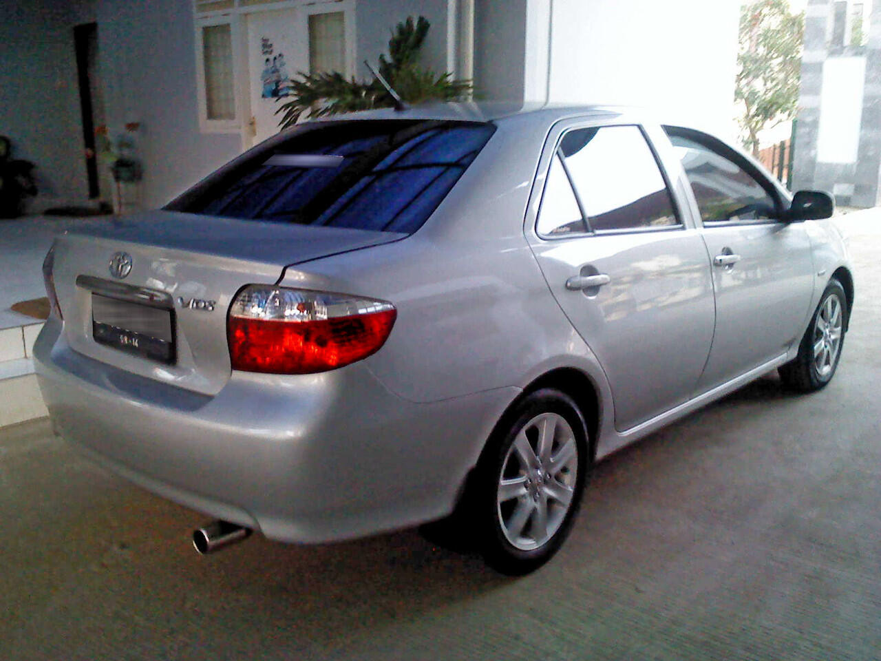 Terjual Toyota  Vios  Limo  Silver 2004  M T KASKUS