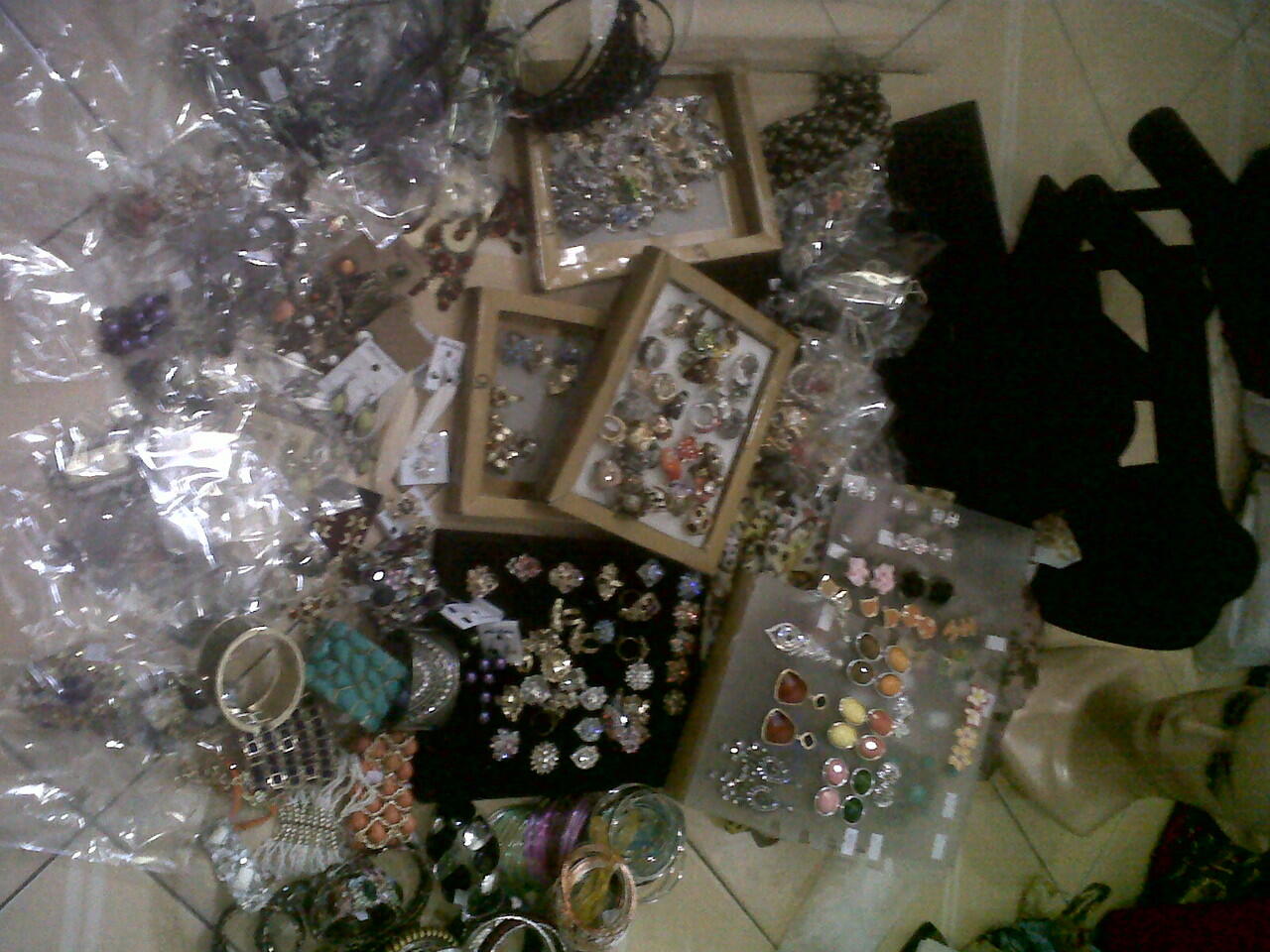 JUAL BORONGAN ACCESORIES 230 ALL item (cukup untuk 1 stand)