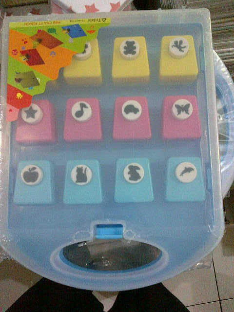CRAFT PUNCH FOR SCRAP BOOK OR SCRAP PICTURE