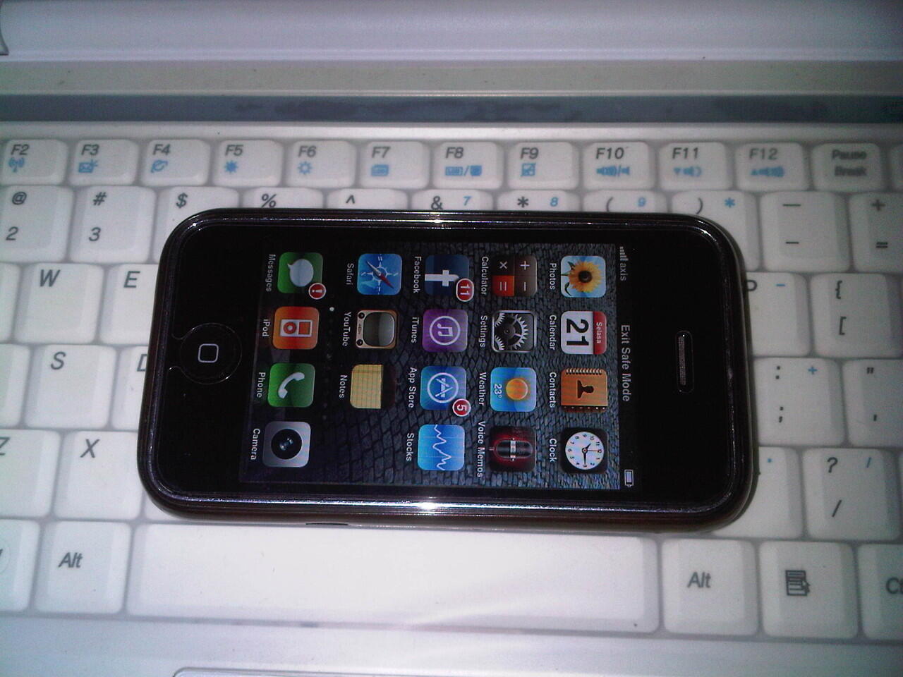 iphone 3g 16gb black apa adanya only 1,4jt bonus blackberry onyx matot