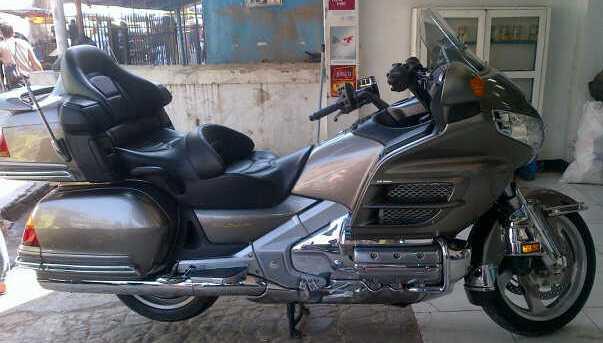 WTS - Honda GOLD WING 2004 - 1800cc - 6 silinder - Abu-abu metalik