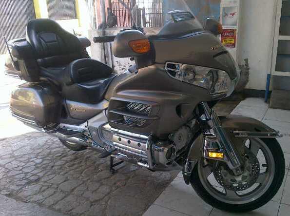 WTS - Honda GOLD WING 2004 - 1800cc - 6 silinder - Abu-abu metalik