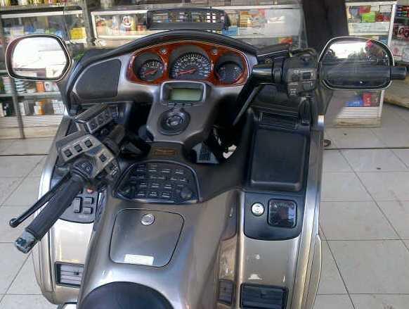 WTS - Honda GOLD WING 2004 - 1800cc - 6 silinder - Abu-abu metalik