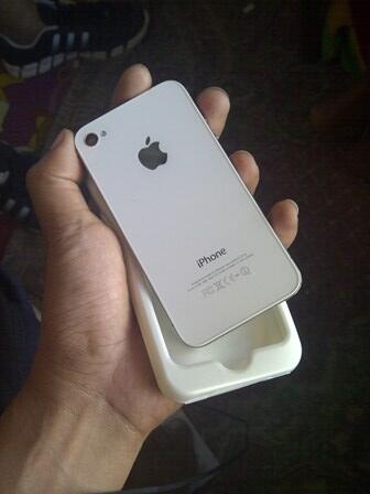 IPHONE 4S 16GB WHITE BATANGAN BEST OFFER