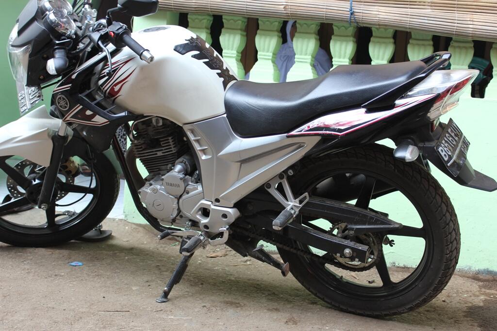 WTS scorpio 2011 white ( limited edition )