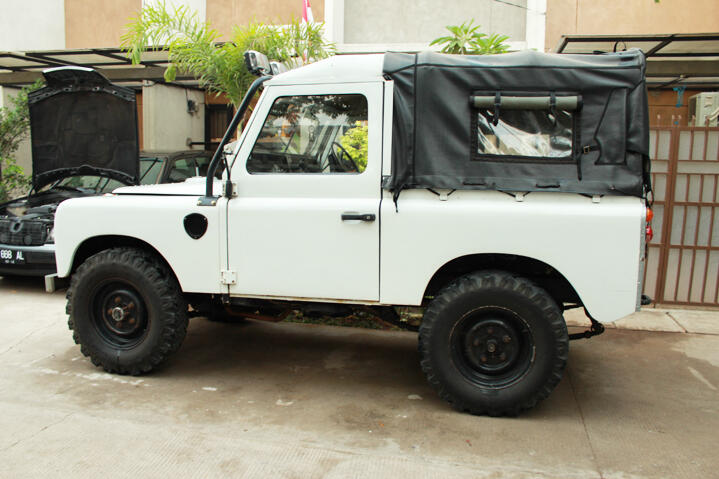 Sell Land Rover Thn 73 Kanvas