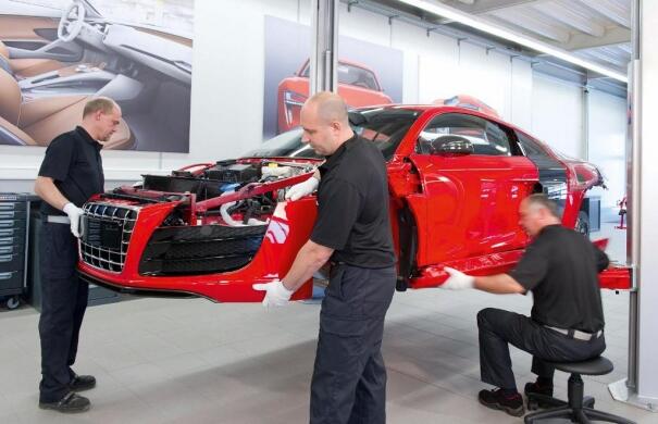 Yuk Intip proses pembuatan mobil AUDI R8