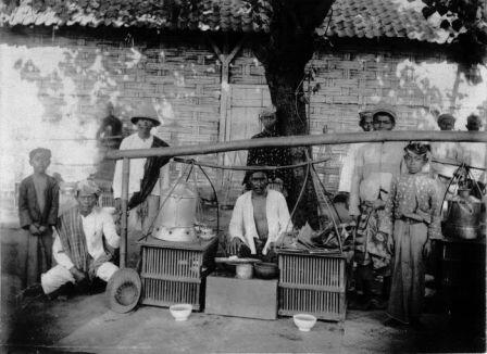 Foto-foto (JADOEL) Pedagang Jajanan Jaman Kolonialisme Belanda