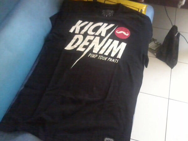 Terjual JUAL WTS kaos  dan  straps KICKDENIM ORIGINAL  NO 