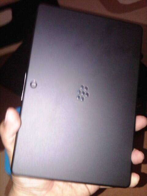 WTS atau WTT second playbook 16 GB plus Otterbox defender dan HDMI 3D gold plate 3M