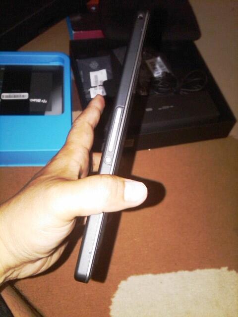 WTS atau WTT second playbook 16 GB plus Otterbox defender dan HDMI 3D gold plate 3M