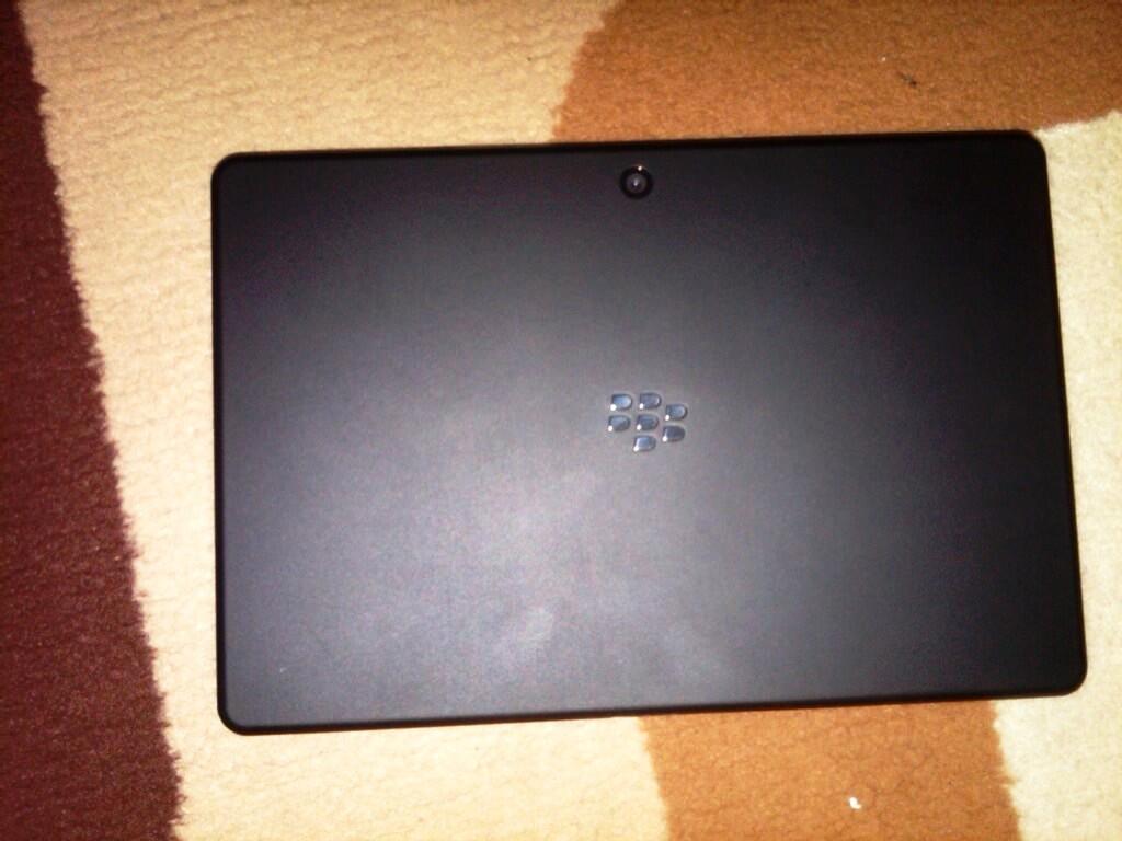 WTS atau WTT second playbook 16 GB plus Otterbox defender dan HDMI 3D gold plate 3M