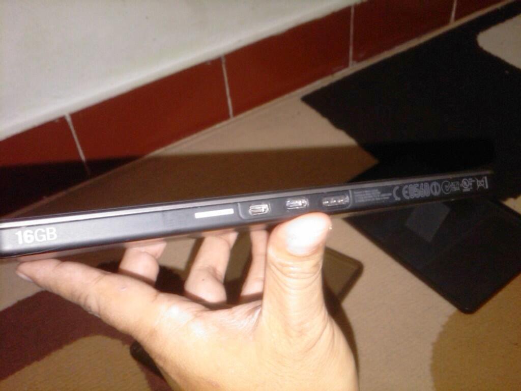 WTS atau WTT second playbook 16 GB plus Otterbox defender dan HDMI 3D gold plate 3M