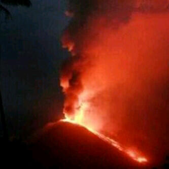 gunung soputan di manado meletus???