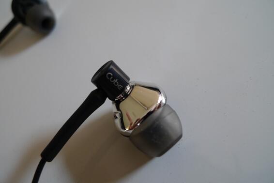 EARPHONE BASSHEAD COGOO T 02, DAN EARPHONE ALLROUNDER CUBE F1