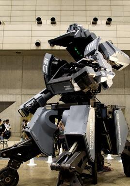 WOW! ROBOT PERANG BERAWAK TERNYATA SUDAH DI BUAT DI JEPANG (MIRIP GUNDAM GAN) :D