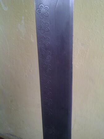 pedang samurai, pistol VOC, ayam cemani, batu giok dll