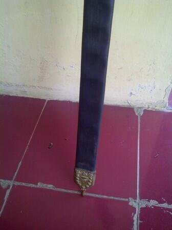 pedang samurai, pistol VOC, ayam cemani, batu giok dll