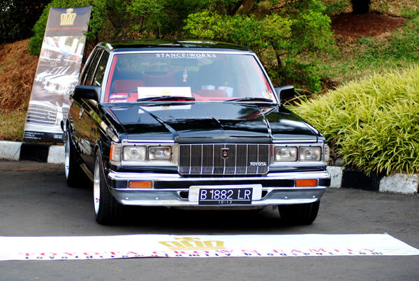 Toyota Crown Deluxe 81 Full Modification