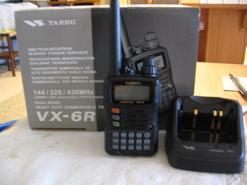 YAESU VX6r DIjual (mint condition)