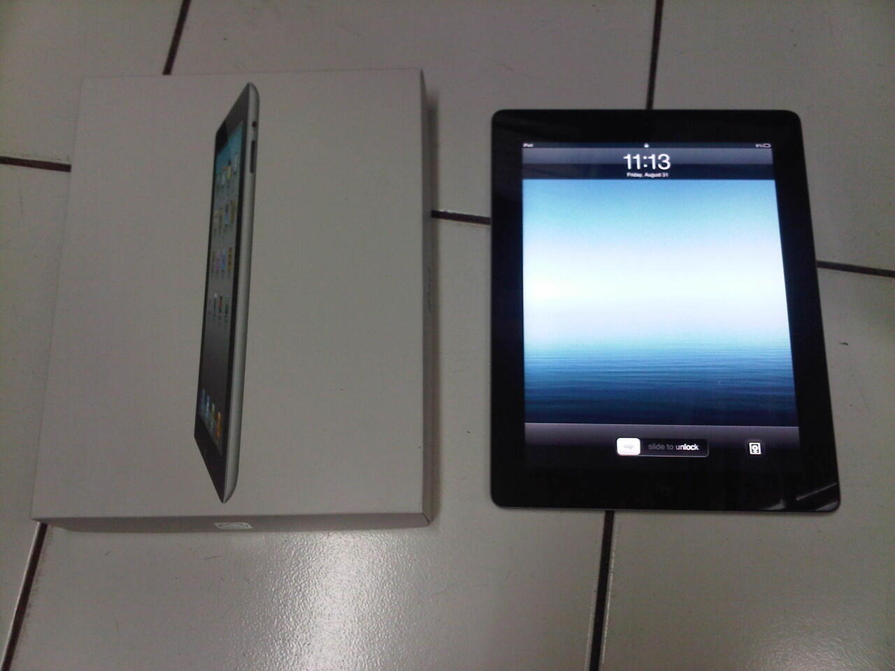 iPad 2 32GB Wifi Only FULLSET, Mulus 99% Like NEW Gan... Dijamin memuaskan. :)