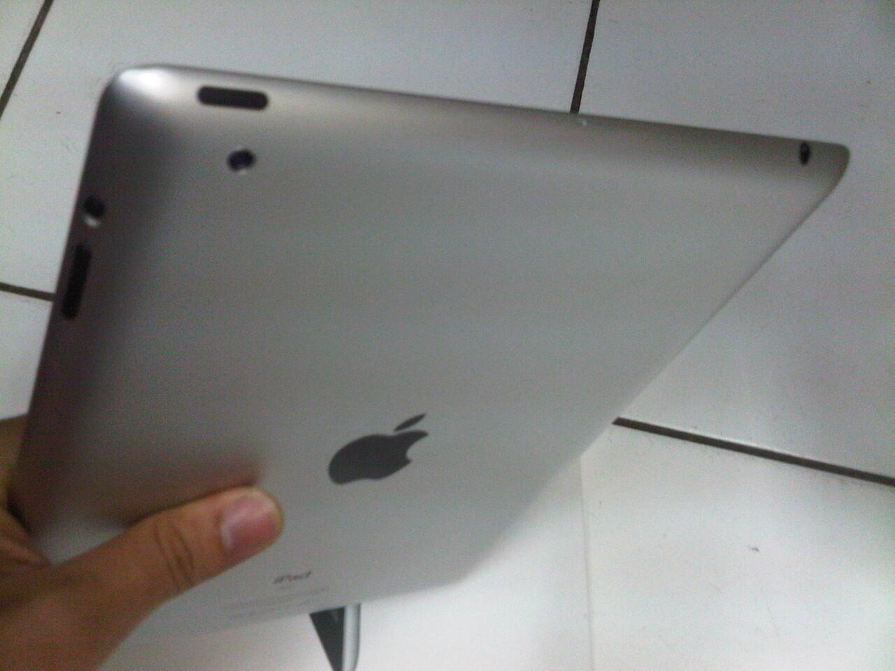 iPad 2 32GB Wifi Only FULLSET, Mulus 99% Like NEW Gan... Dijamin memuaskan. :)