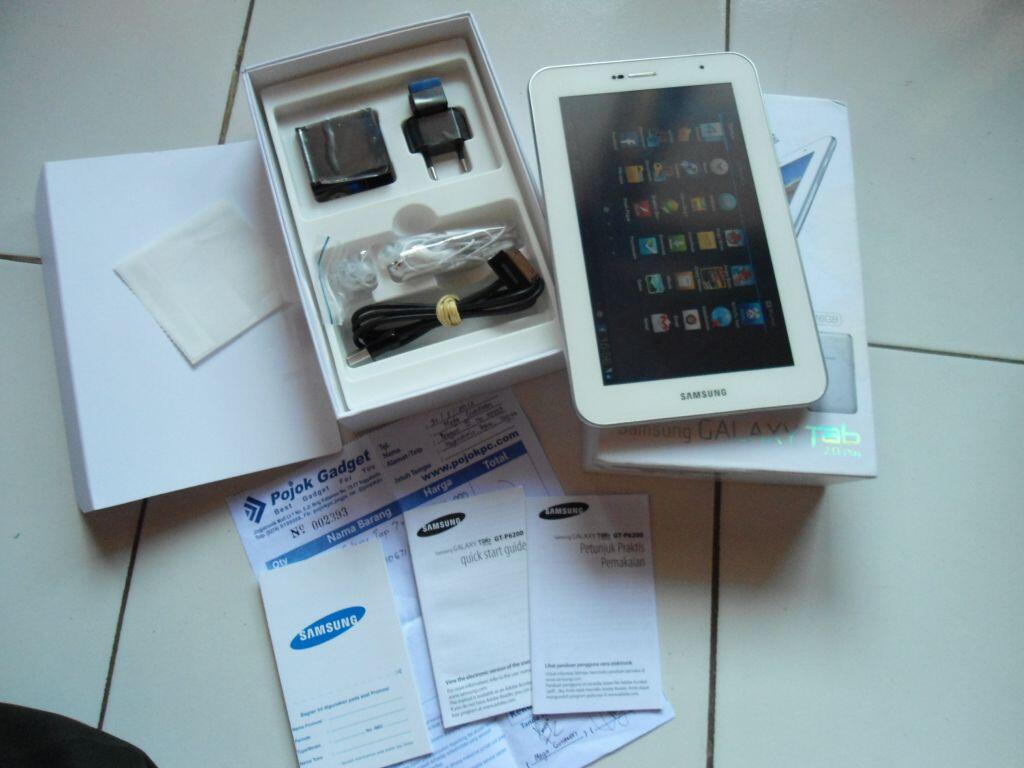 Samsung Galaxy Tab 7 Plus pure white like new fullset garansi keyboard bluetooth